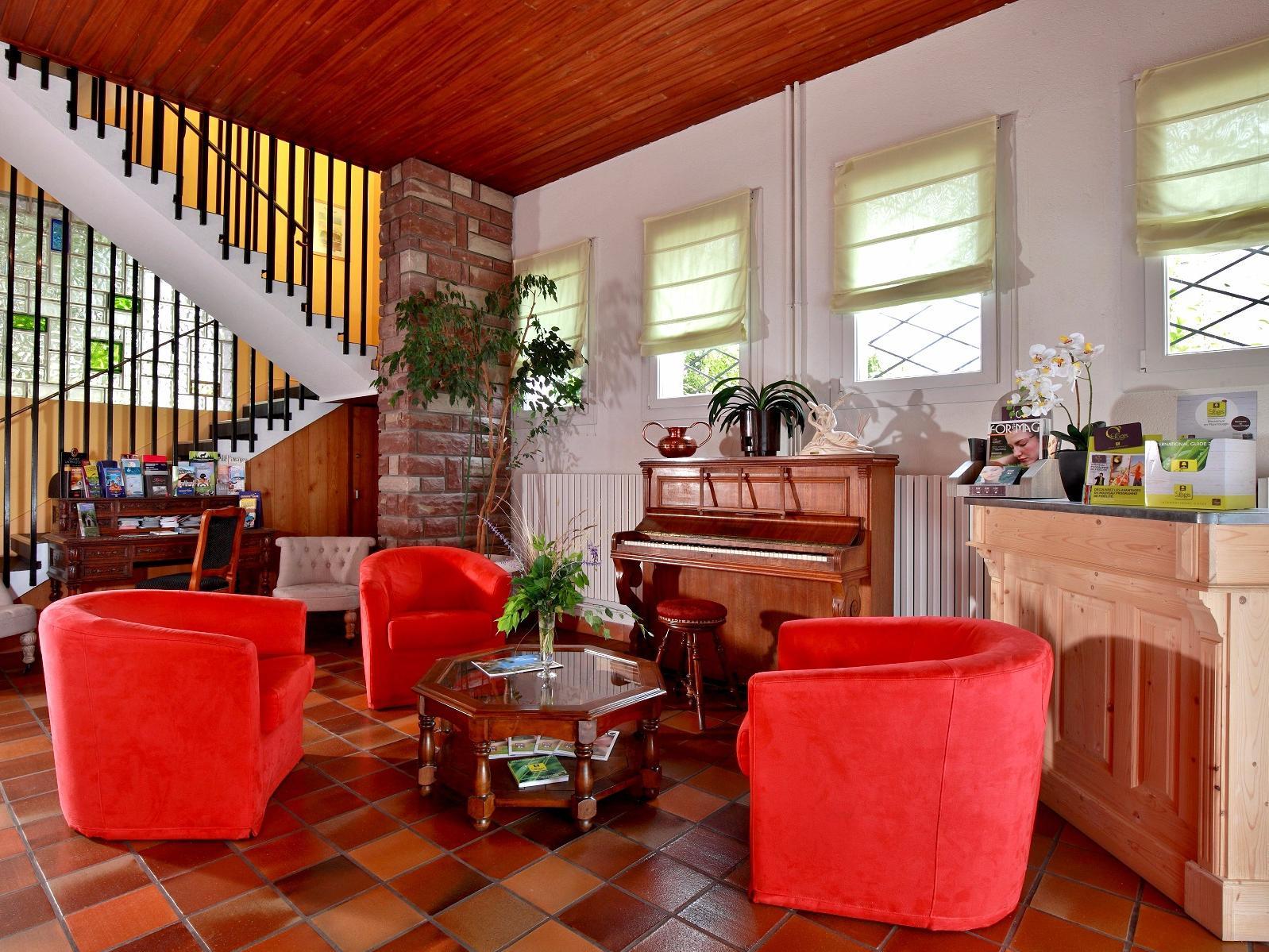 Logis Hotel & Restaurant Des Lacs Celles-sur-Plaine Exteriör bild