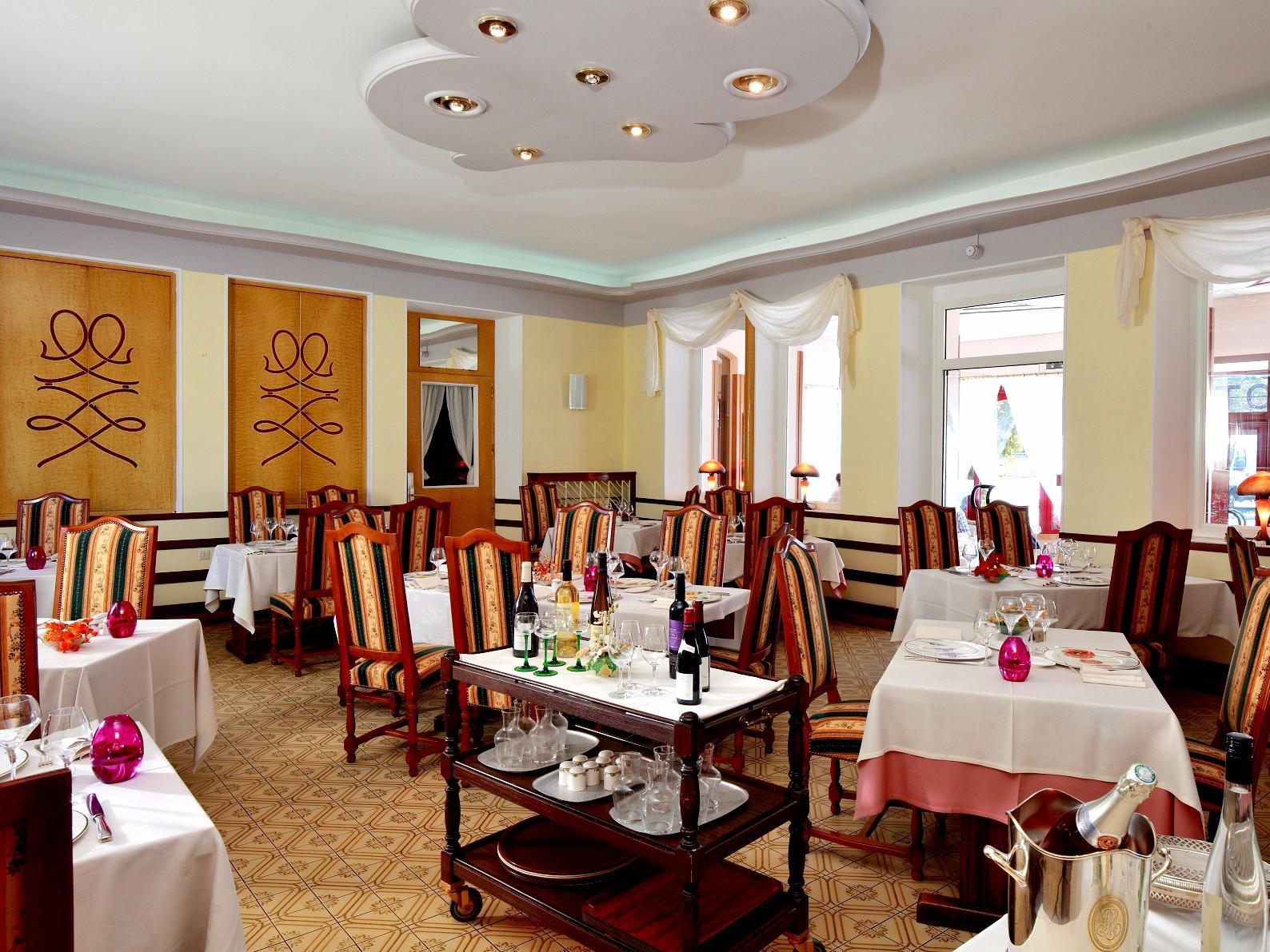 Logis Hotel & Restaurant Des Lacs Celles-sur-Plaine Exteriör bild