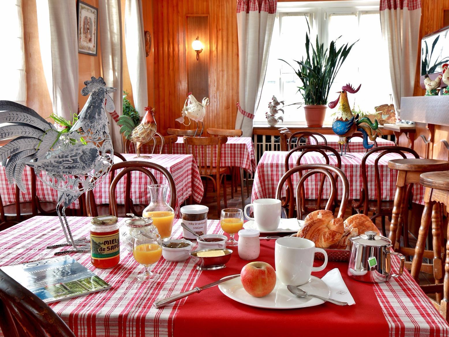 Logis Hotel & Restaurant Des Lacs Celles-sur-Plaine Exteriör bild