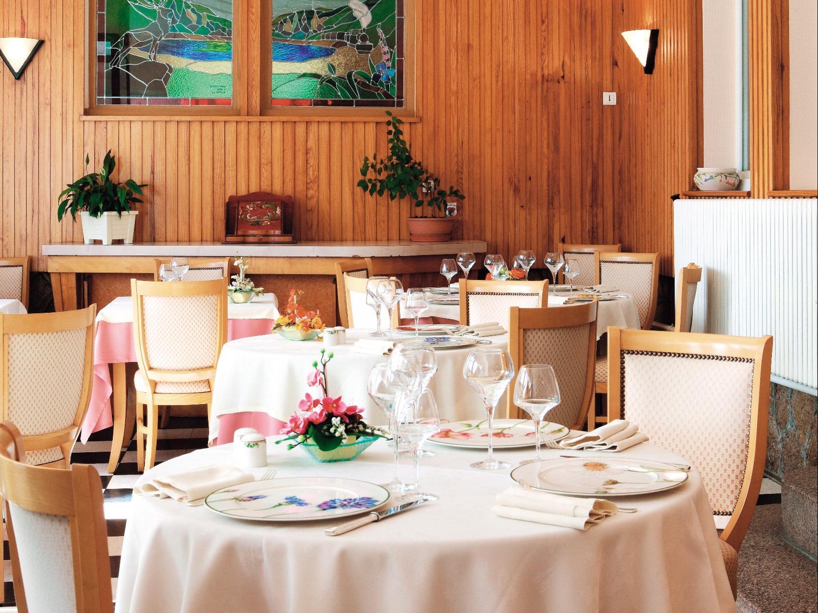 Logis Hotel & Restaurant Des Lacs Celles-sur-Plaine Exteriör bild