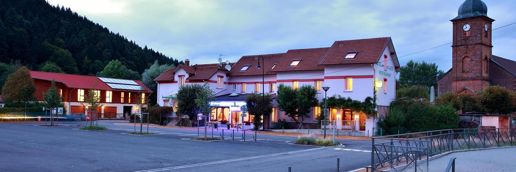 Logis Hotel & Restaurant Des Lacs Celles-sur-Plaine Exteriör bild