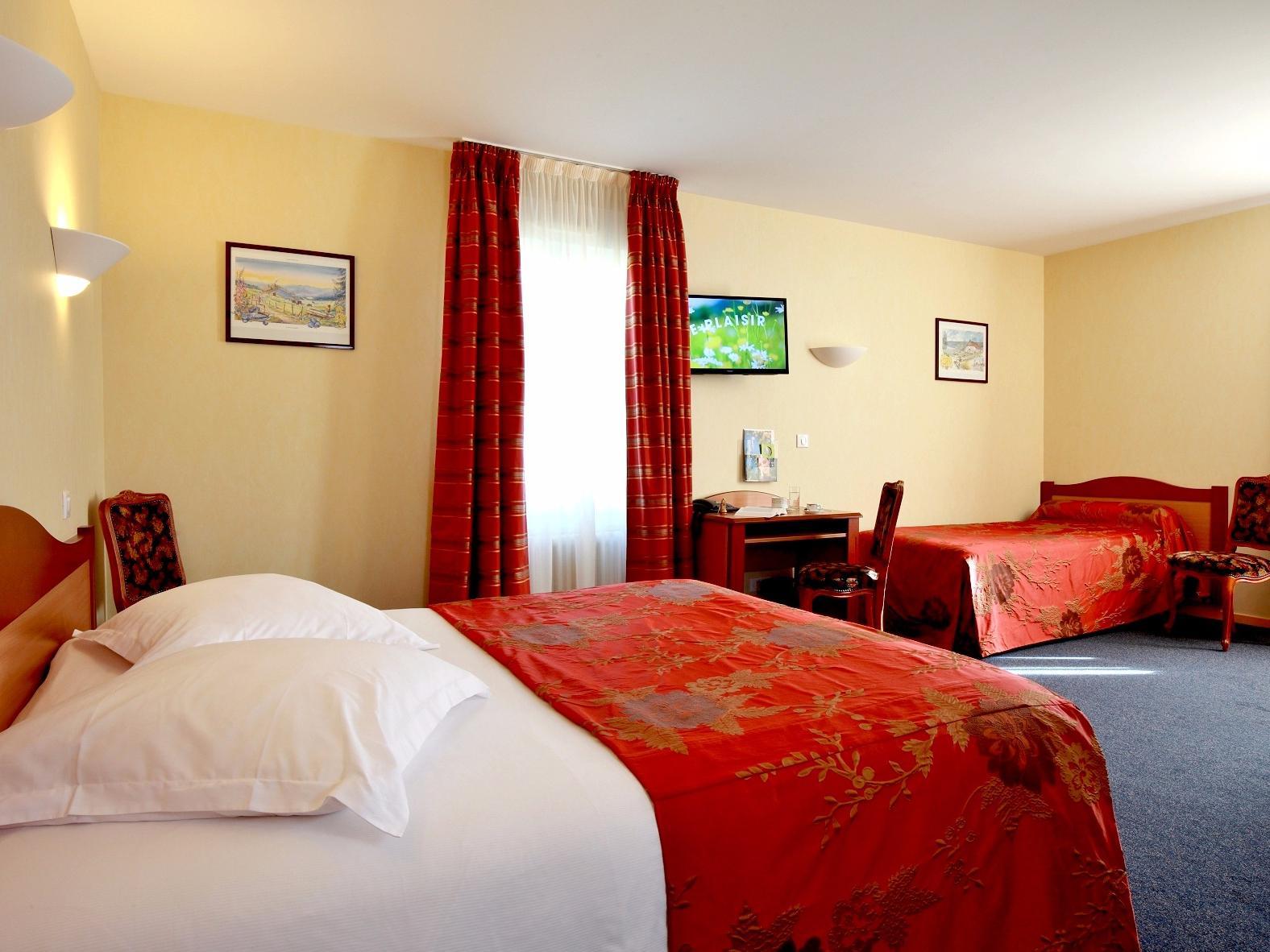 Logis Hotel & Restaurant Des Lacs Celles-sur-Plaine Exteriör bild