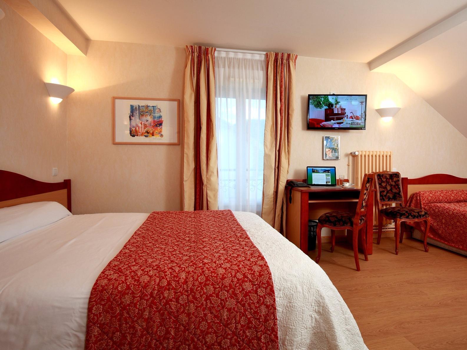 Logis Hotel & Restaurant Des Lacs Celles-sur-Plaine Exteriör bild