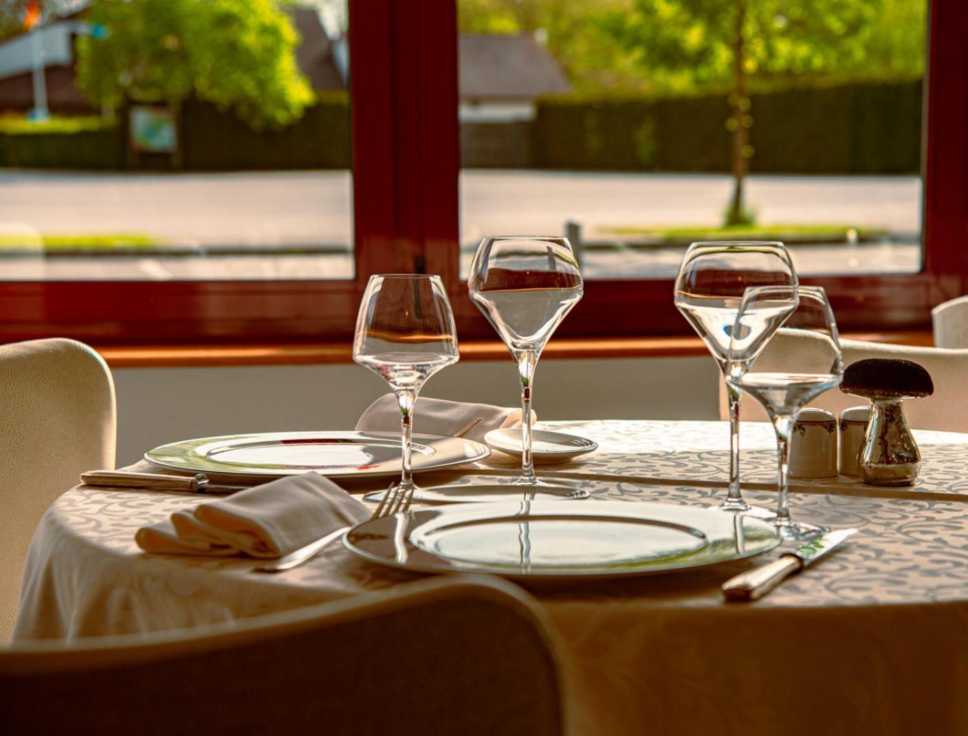 Logis Hotel & Restaurant Des Lacs Celles-sur-Plaine Exteriör bild