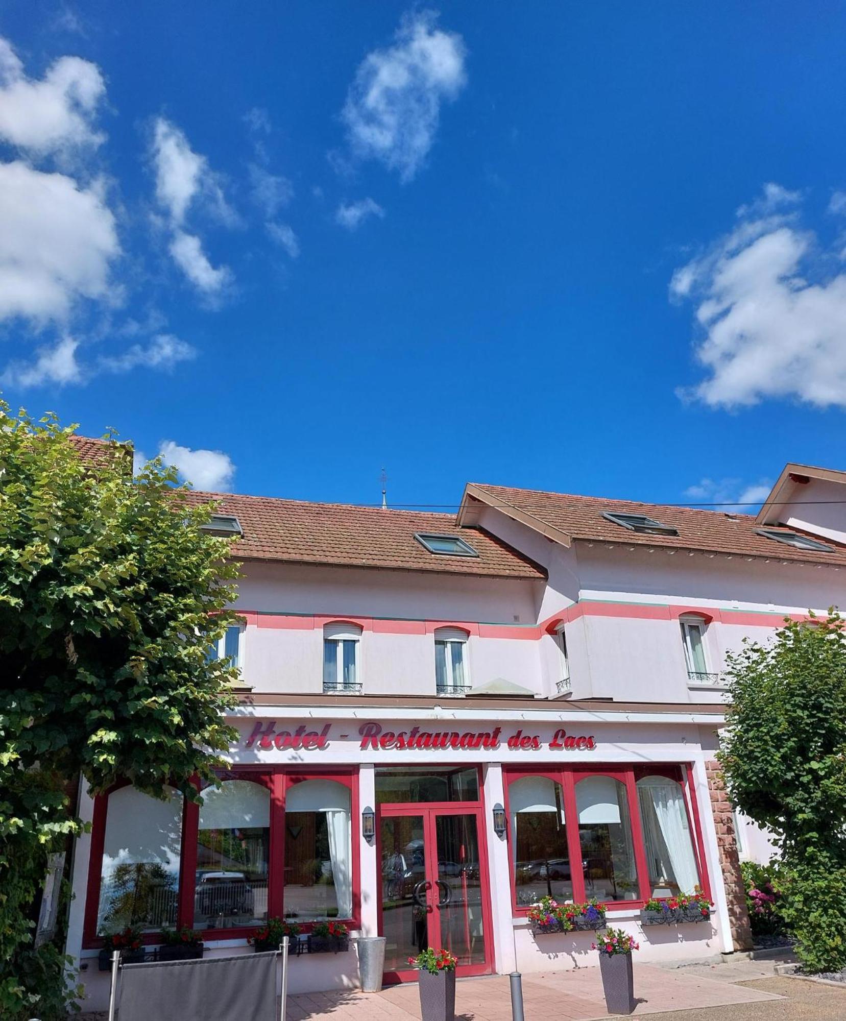 Logis Hotel & Restaurant Des Lacs Celles-sur-Plaine Exteriör bild