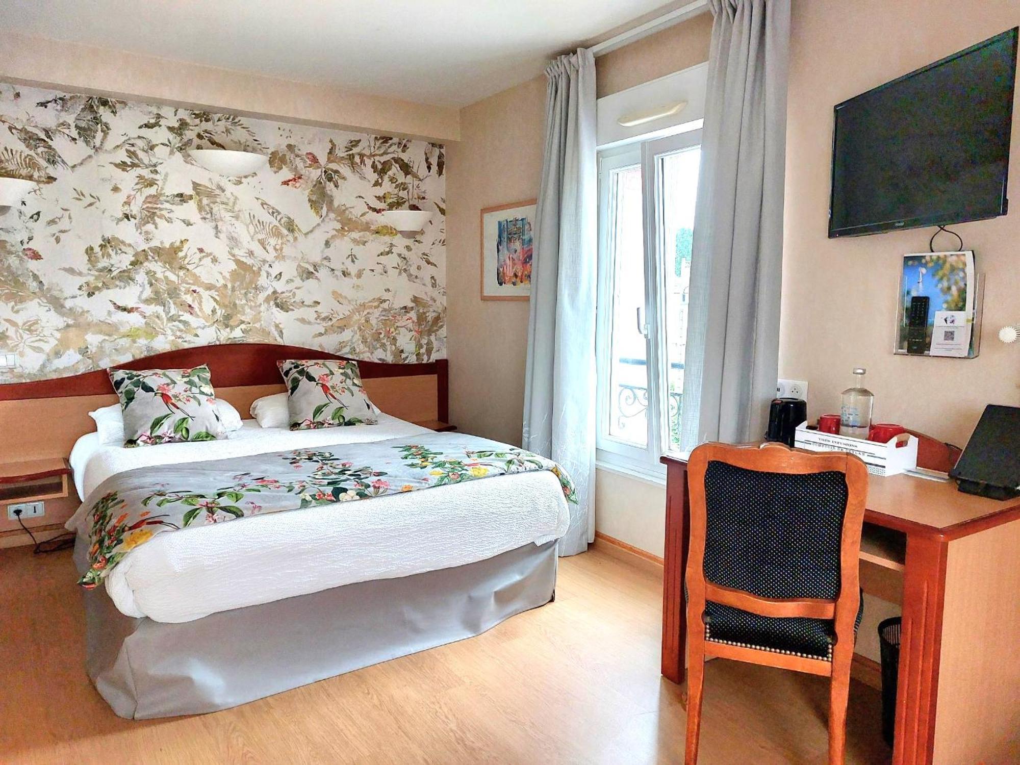 Logis Hotel & Restaurant Des Lacs Celles-sur-Plaine Exteriör bild
