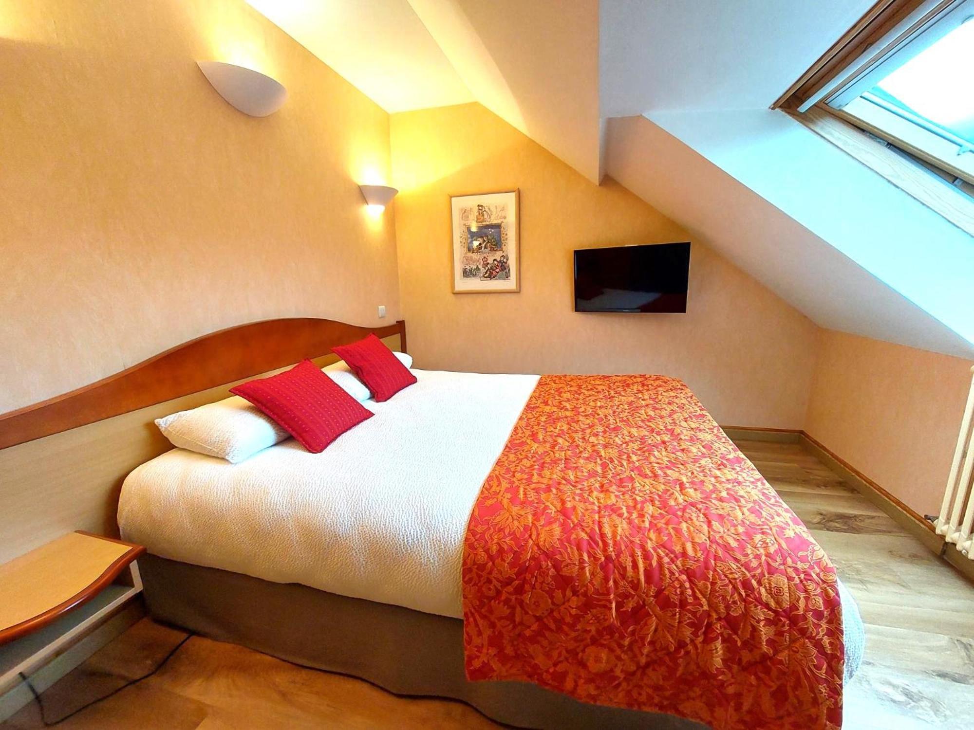 Logis Hotel & Restaurant Des Lacs Celles-sur-Plaine Exteriör bild