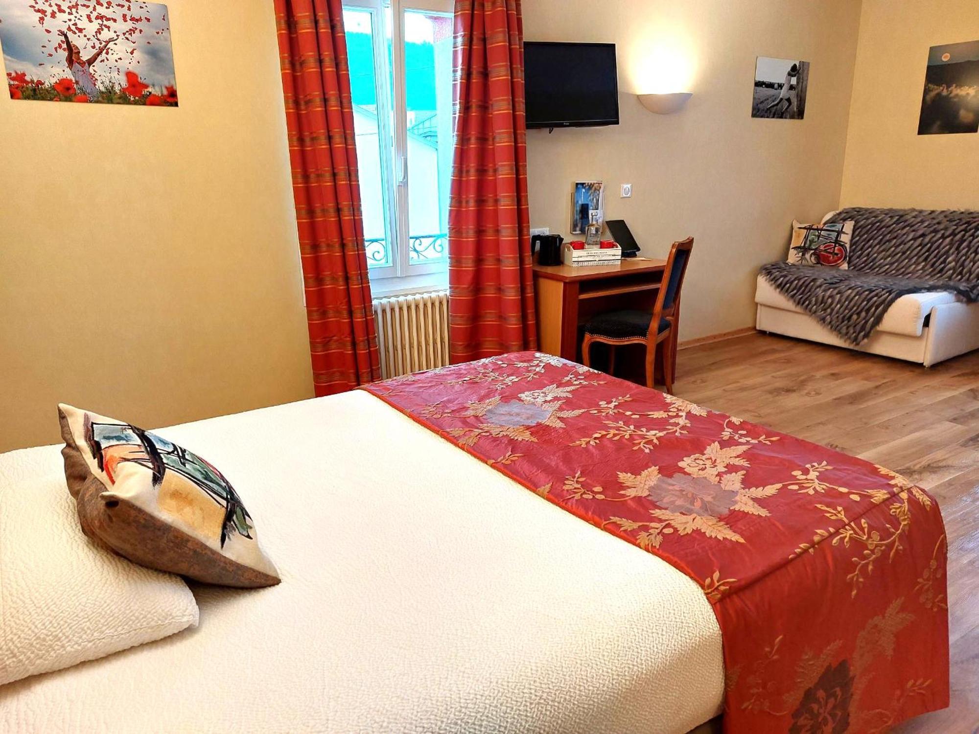 Logis Hotel & Restaurant Des Lacs Celles-sur-Plaine Exteriör bild