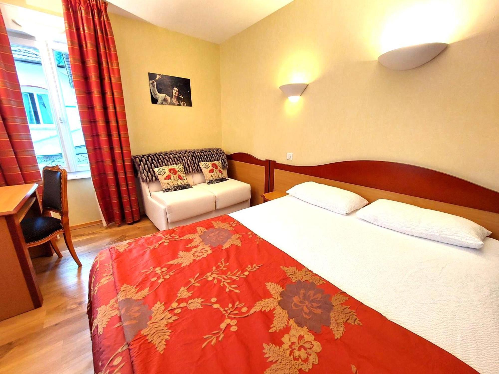 Logis Hotel & Restaurant Des Lacs Celles-sur-Plaine Exteriör bild
