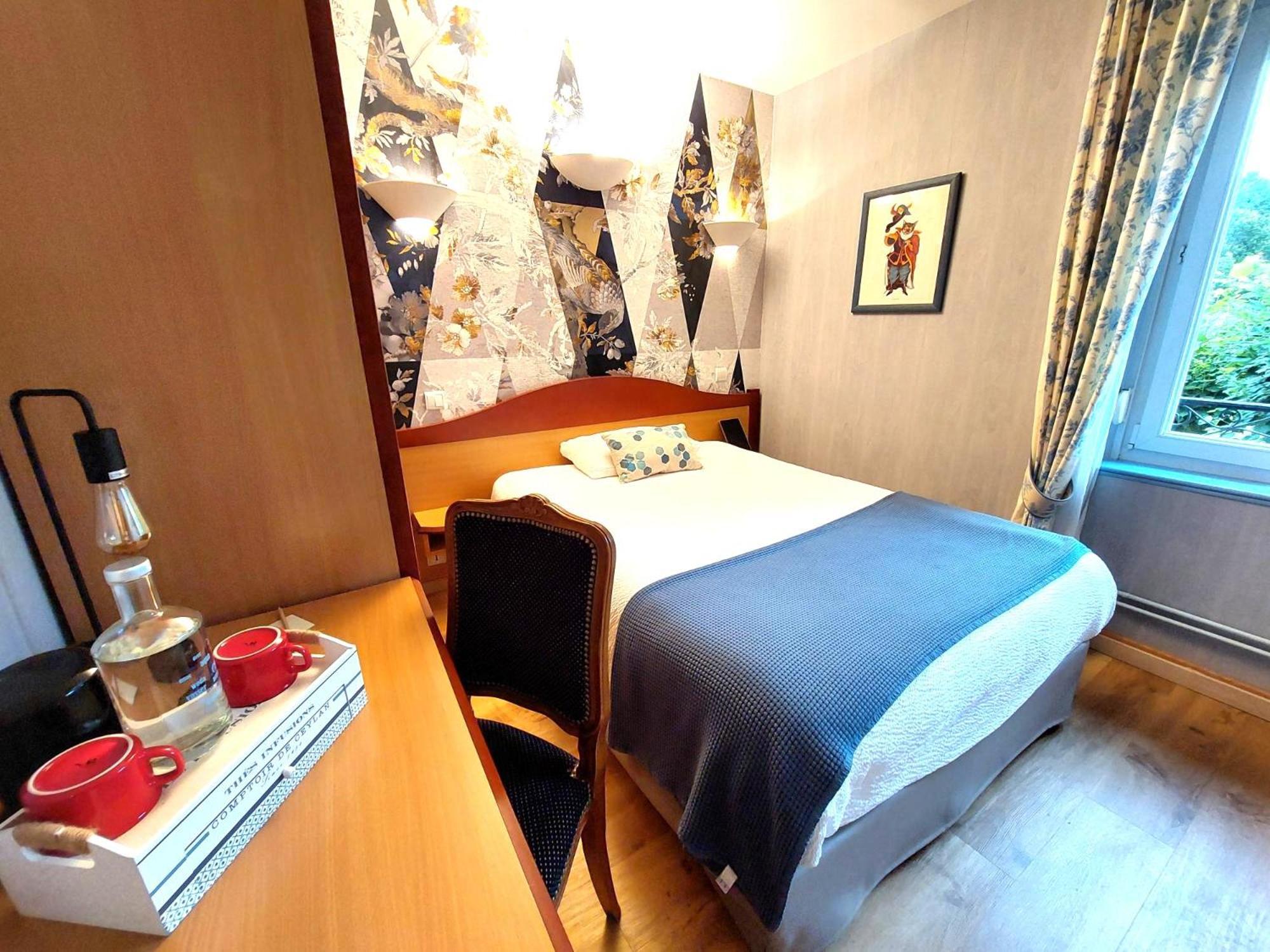 Logis Hotel & Restaurant Des Lacs Celles-sur-Plaine Exteriör bild
