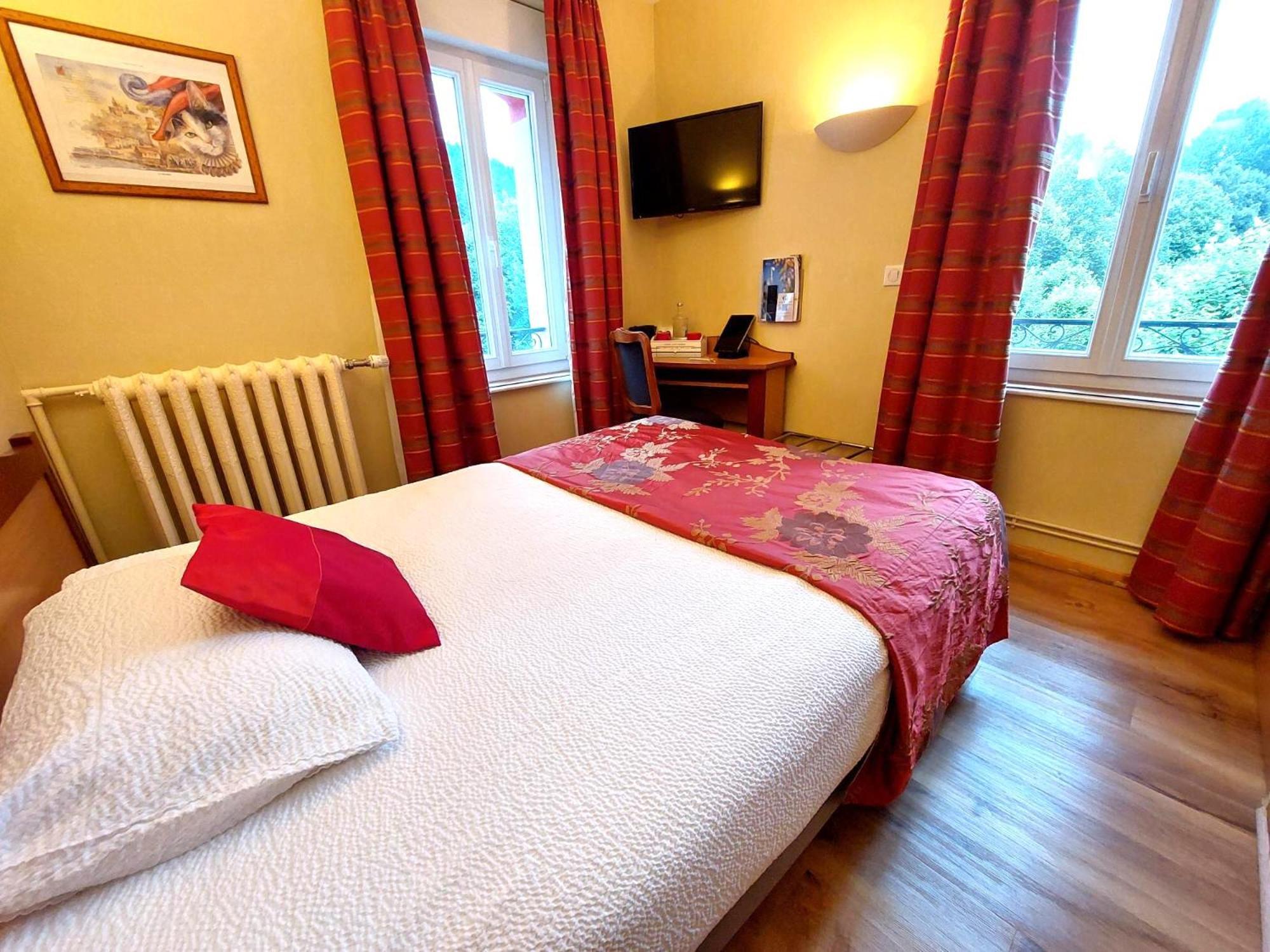 Logis Hotel & Restaurant Des Lacs Celles-sur-Plaine Exteriör bild